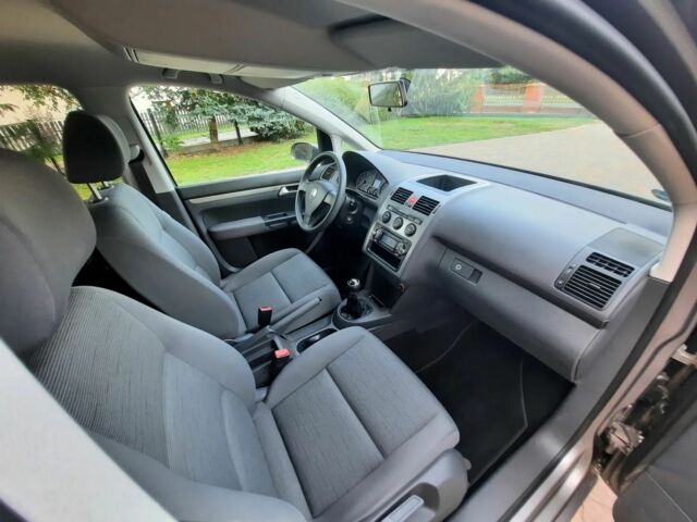 Серый Фольксваген Туран, объемом двигателя 1.6 л и пробегом 130 тыс. км за 7500 $, фото 8 на Automoto.ua