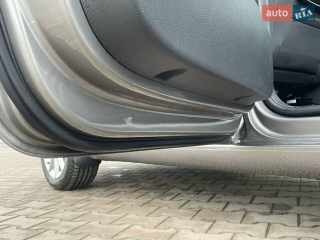 Серый Фольксваген Туран, объемом двигателя 1.6 л и пробегом 196 тыс. км за 8999 $, фото 99 на Automoto.ua
