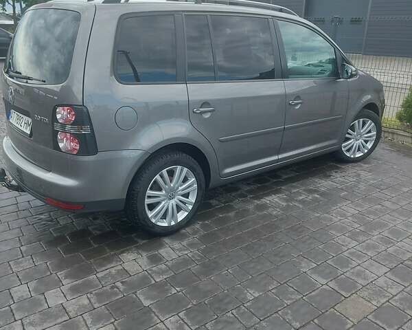 Серый Фольксваген Туран, объемом двигателя 1.97 л и пробегом 260 тыс. км за 8500 $, фото 2 на Automoto.ua