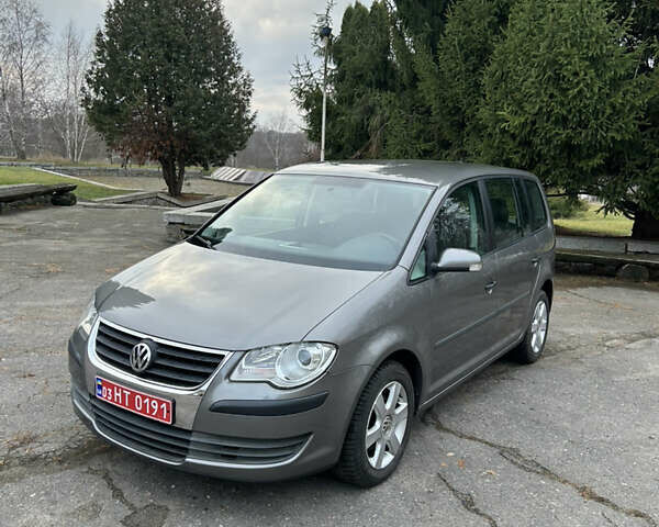 Серый Фольксваген Туран, объемом двигателя 1.6 л и пробегом 225 тыс. км за 8199 $, фото 6 на Automoto.ua