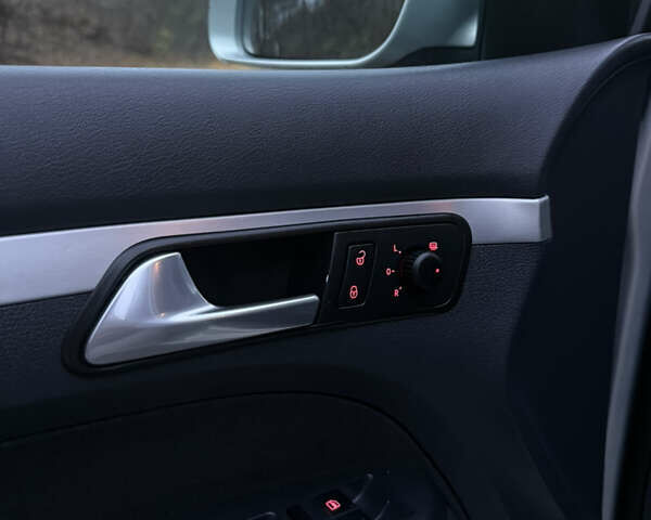 Сірий Фольксваген Туран, об'ємом двигуна 1.39 л та пробігом 182 тис. км за 7950 $, фото 40 на Automoto.ua