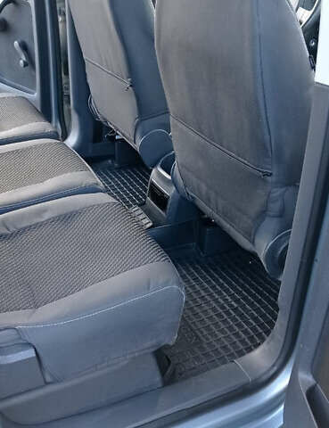 Серый Фольксваген Туран, объемом двигателя 1.6 л и пробегом 251 тыс. км за 6500 $, фото 6 на Automoto.ua