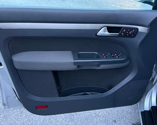 Сірий Фольксваген Туран, об'ємом двигуна 1.6 л та пробігом 212 тис. км за 8499 $, фото 34 на Automoto.ua