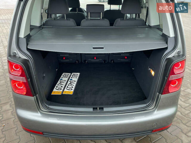 Серый Фольксваген Туран, объемом двигателя 1.6 л и пробегом 196 тыс. км за 8999 $, фото 36 на Automoto.ua