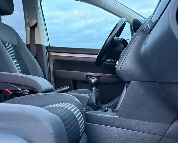 Сірий Фольксваген Туран, об'ємом двигуна 1.6 л та пробігом 212 тис. км за 8499 $, фото 31 на Automoto.ua