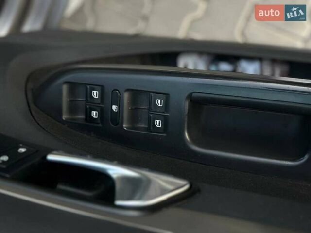 Серый Фольксваген Туран, объемом двигателя 2 л и пробегом 214 тыс. км за 5999 $, фото 8 на Automoto.ua