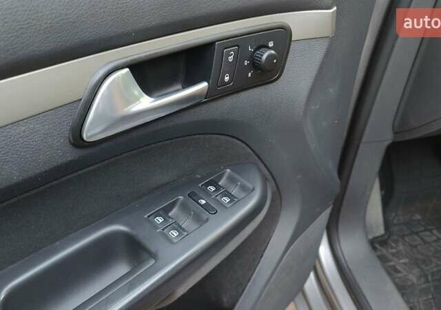 Сірий Фольксваген Туран, об'ємом двигуна 1.97 л та пробігом 214 тис. км за 6500 $, фото 4 на Automoto.ua