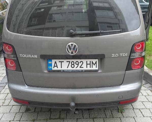 Серый Фольксваген Туран, объемом двигателя 1.97 л и пробегом 260 тыс. км за 8500 $, фото 7 на Automoto.ua