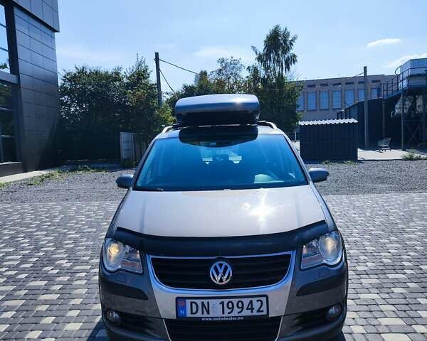 Серый Фольксваген Туран, объемом двигателя 1.9 л и пробегом 310 тыс. км за 7799 $, фото 4 на Automoto.ua