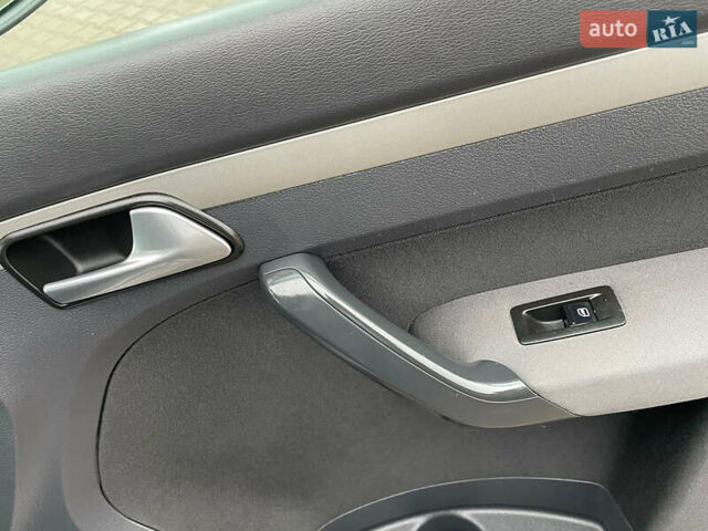 Серый Фольксваген Туран, объемом двигателя 1.6 л и пробегом 196 тыс. км за 8999 $, фото 130 на Automoto.ua