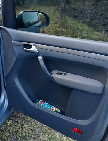 Серый Фольксваген Туран, объемом двигателя 1.6 л и пробегом 251 тыс. км за 6500 $, фото 9 на Automoto.ua