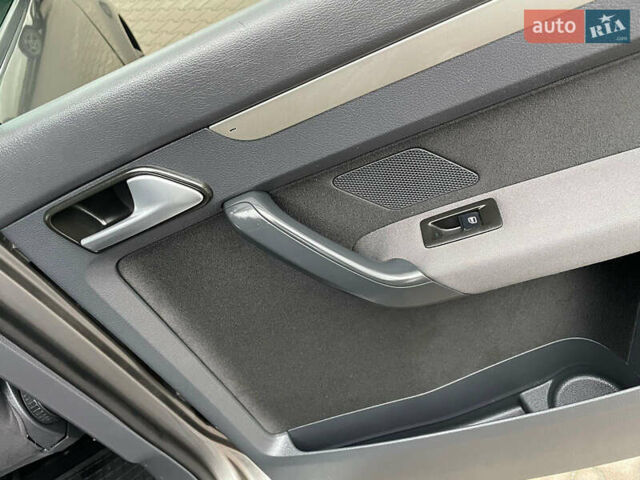 Серый Фольксваген Туран, объемом двигателя 1.6 л и пробегом 196 тыс. км за 8999 $, фото 30 на Automoto.ua