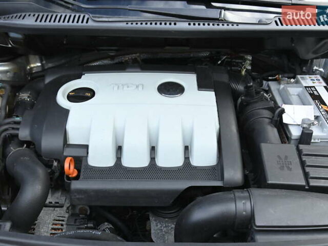 Сірий Фольксваген Туран, об'ємом двигуна 2 л та пробігом 190 тис. км за 9500 $, фото 18 на Automoto.ua