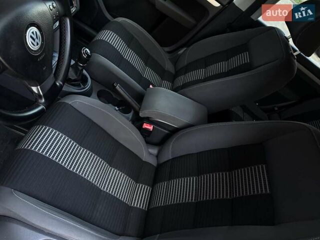 Серый Фольксваген Туран, объемом двигателя 1.6 л и пробегом 278 тыс. км за 8200 $, фото 6 на Automoto.ua