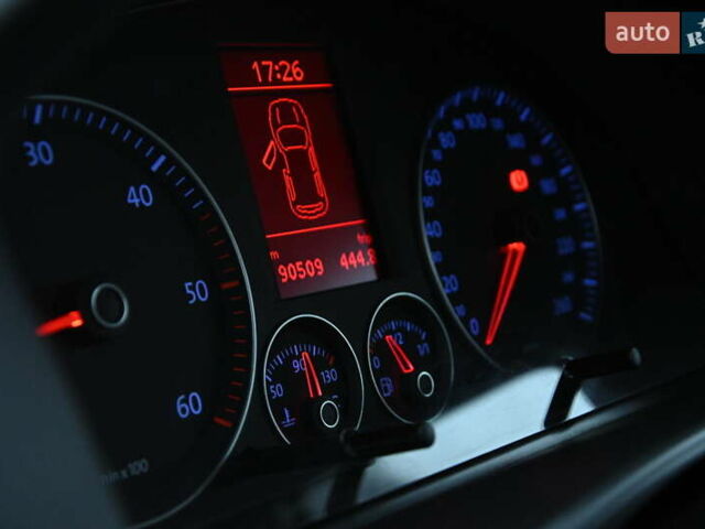 Сірий Фольксваген Туран, об'ємом двигуна 2 л та пробігом 190 тис. км за 9500 $, фото 27 на Automoto.ua