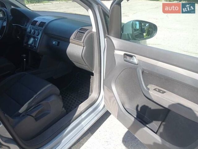 Серый Фольксваген Туран, объемом двигателя 1.6 л и пробегом 195 тыс. км за 8000 $, фото 16 на Automoto.ua