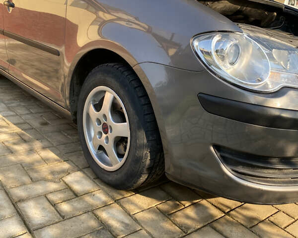 Серый Фольксваген Туран, объемом двигателя 1.6 л и пробегом 201 тыс. км за 8700 $, фото 20 на Automoto.ua