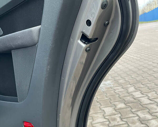 Серый Фольксваген Туран, объемом двигателя 1.6 л и пробегом 196 тыс. км за 8999 $, фото 112 на Automoto.ua