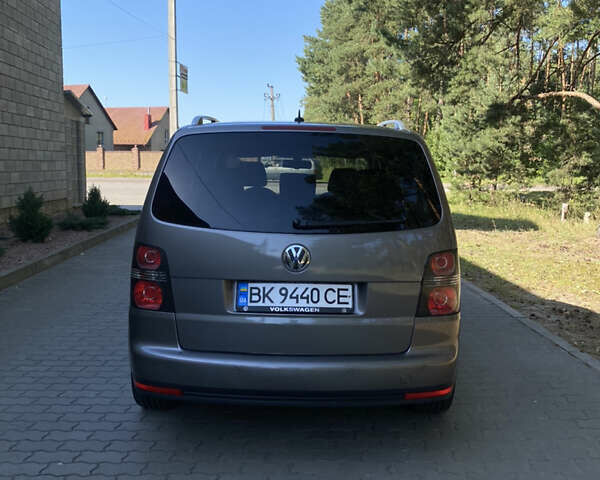 Сірий Фольксваген Туран, об'ємом двигуна 1.9 л та пробігом 238 тис. км за 8750 $, фото 9 на Automoto.ua