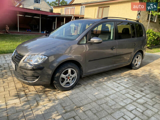 Серый Фольксваген Туран, объемом двигателя 1.6 л и пробегом 201 тыс. км за 8700 $, фото 16 на Automoto.ua