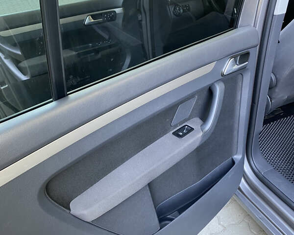 Сірий Фольксваген Туран, об'ємом двигуна 1.9 л та пробігом 238 тис. км за 8750 $, фото 20 на Automoto.ua