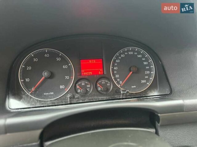 Серый Фольксваген Туран, объемом двигателя 1.6 л и пробегом 198 тыс. км за 8399 $, фото 54 на Automoto.ua