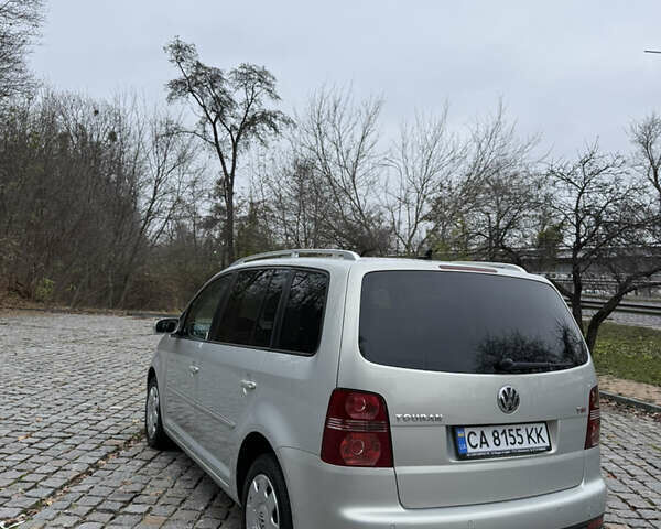 Сірий Фольксваген Туран, об'ємом двигуна 1.39 л та пробігом 182 тис. км за 7950 $, фото 5 на Automoto.ua