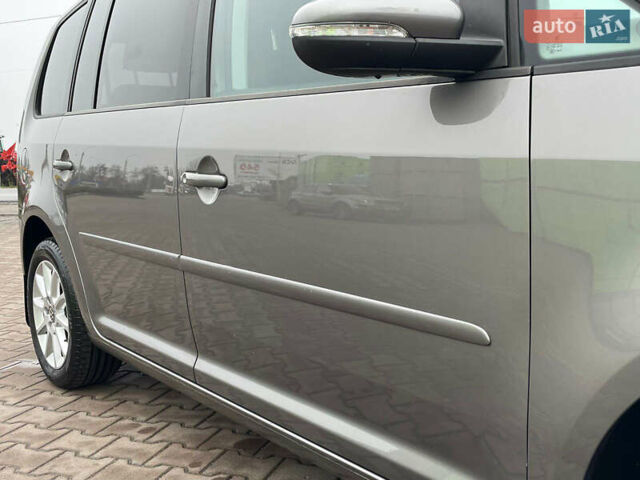 Серый Фольксваген Туран, объемом двигателя 1.6 л и пробегом 196 тыс. км за 8999 $, фото 110 на Automoto.ua