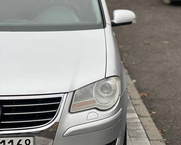 Серый Фольксваген Туран, объемом двигателя 1.6 л и пробегом 198 тыс. км за 8399 $, фото 17 на Automoto.ua