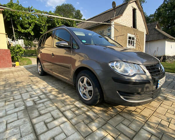 Серый Фольксваген Туран, объемом двигателя 1.6 л и пробегом 201 тыс. км за 8700 $, фото 22 на Automoto.ua