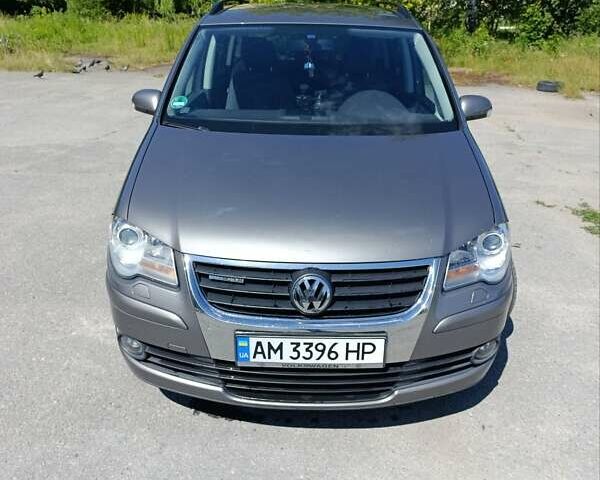 Серый Фольксваген Туран, объемом двигателя 1.9 л и пробегом 237 тыс. км за 7600 $, фото 6 на Automoto.ua