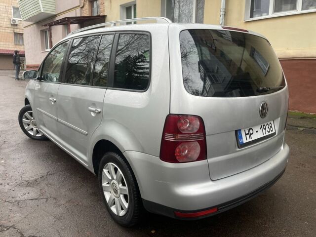 Серый Фольксваген Туран, объемом двигателя 1.9 л и пробегом 380 тыс. км за 3950 $, фото 6 на Automoto.ua