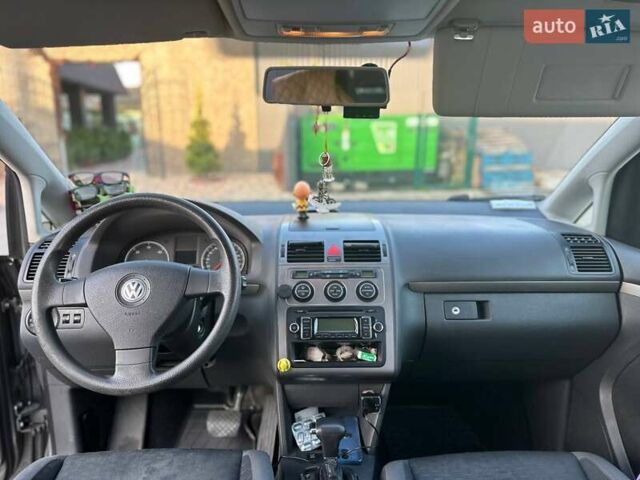 Серый Фольксваген Туран, объемом двигателя 2 л и пробегом 214 тыс. км за 5999 $, фото 11 на Automoto.ua