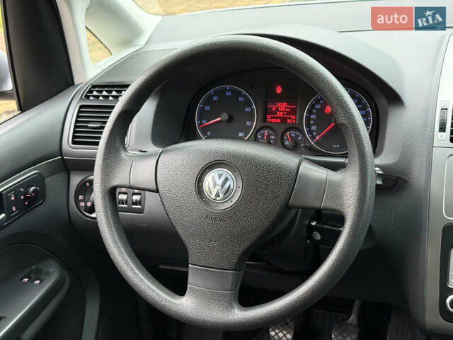 Серый Фольксваген Туран, объемом двигателя 1.6 л и пробегом 174 тыс. км за 7450 $, фото 45 на Automoto.ua