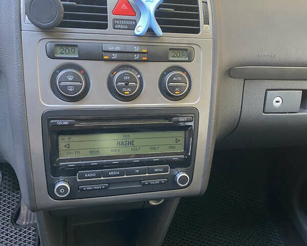 Сірий Фольксваген Туран, об'ємом двигуна 1.9 л та пробігом 238 тис. км за 8750 $, фото 21 на Automoto.ua