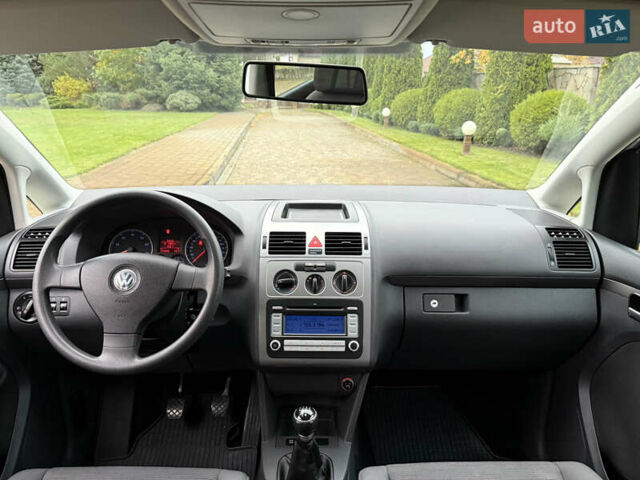 Серый Фольксваген Туран, объемом двигателя 1.6 л и пробегом 174 тыс. км за 7550 $, фото 44 на Automoto.ua