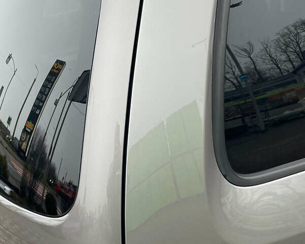 Серый Фольксваген Туран, объемом двигателя 1.6 л и пробегом 196 тыс. км за 8999 $, фото 142 на Automoto.ua