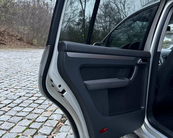 Сірий Фольксваген Туран, об'ємом двигуна 1.39 л та пробігом 182 тис. км за 7950 $, фото 26 на Automoto.ua