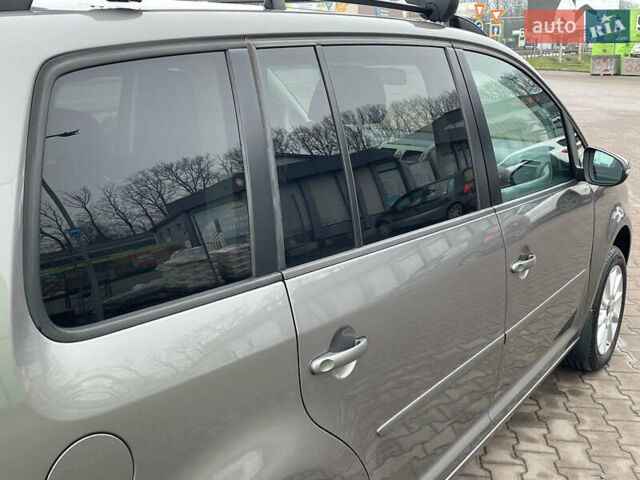 Серый Фольксваген Туран, объемом двигателя 1.6 л и пробегом 196 тыс. км за 8999 $, фото 94 на Automoto.ua