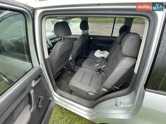 Серый Фольксваген Туран, объемом двигателя 1.39 л и пробегом 284 тыс. км за 6550 $, фото 6 на Automoto.ua