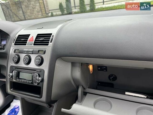 Сірий Фольксваген Туран, об'ємом двигуна 1.39 л та пробігом 204 тис. км за 7100 $, фото 17 на Automoto.ua