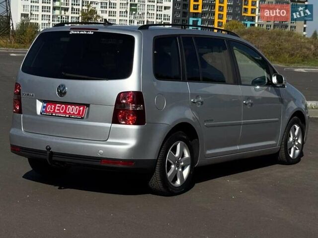 Серый Фольксваген Туран, объемом двигателя 1.6 л и пробегом 278 тыс. км за 8200 $, фото 3 на Automoto.ua