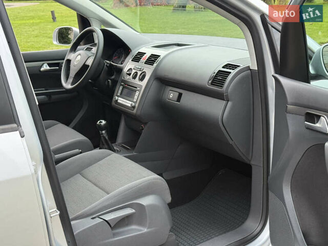 Серый Фольксваген Туран, объемом двигателя 1.6 л и пробегом 174 тыс. км за 7450 $, фото 29 на Automoto.ua