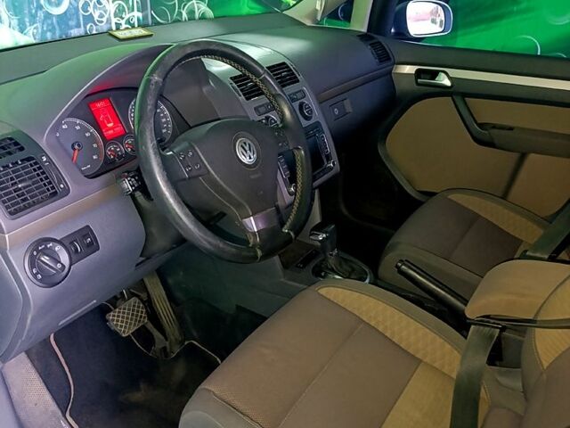 Серый Фольксваген Туран, объемом двигателя 1.4 л и пробегом 211 тыс. км за 9700 $, фото 12 на Automoto.ua