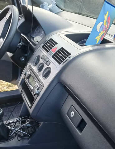 Серый Фольксваген Туран, объемом двигателя 1.6 л и пробегом 251 тыс. км за 6500 $, фото 11 на Automoto.ua