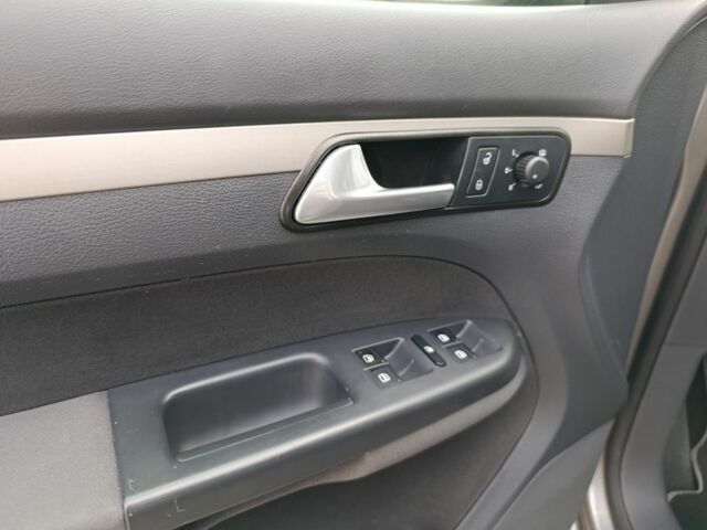 Сірий Фольксваген Туран, об'ємом двигуна 1.6 л та пробігом 213 тис. км за 8600 $, фото 20 на Automoto.ua