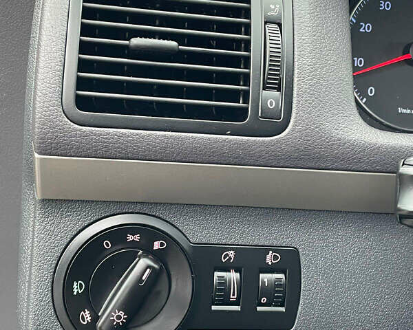 Серый Фольксваген Туран, объемом двигателя 1.6 л и пробегом 196 тыс. км за 8999 $, фото 165 на Automoto.ua