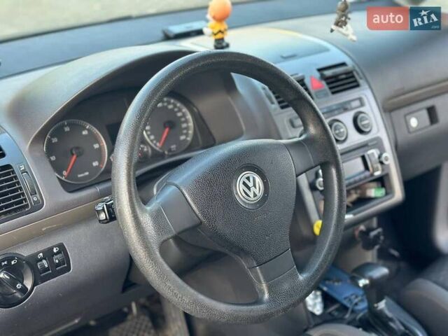 Серый Фольксваген Туран, объемом двигателя 2 л и пробегом 214 тыс. км за 5999 $, фото 10 на Automoto.ua