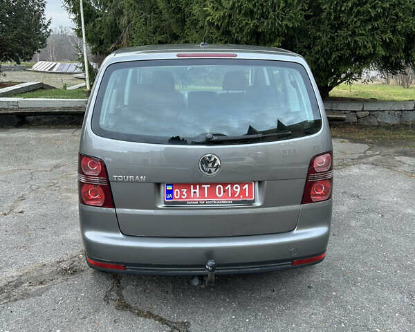Серый Фольксваген Туран, объемом двигателя 1.6 л и пробегом 225 тыс. км за 8199 $, фото 19 на Automoto.ua