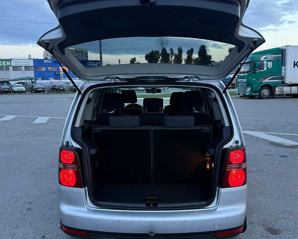 Сірий Фольксваген Туран, об'ємом двигуна 1.6 л та пробігом 212 тис. км за 8499 $, фото 18 на Automoto.ua